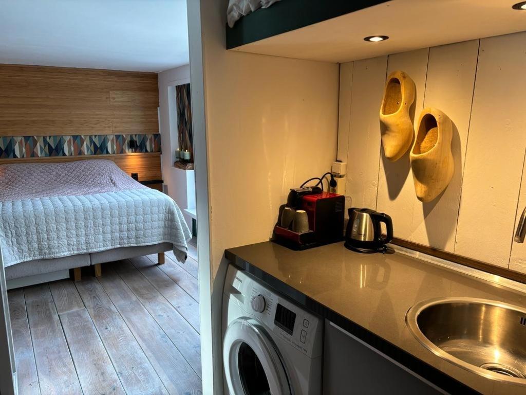 Luxury Studio On Robs Houseboat Special For Couples 암스테르담 외부 사진